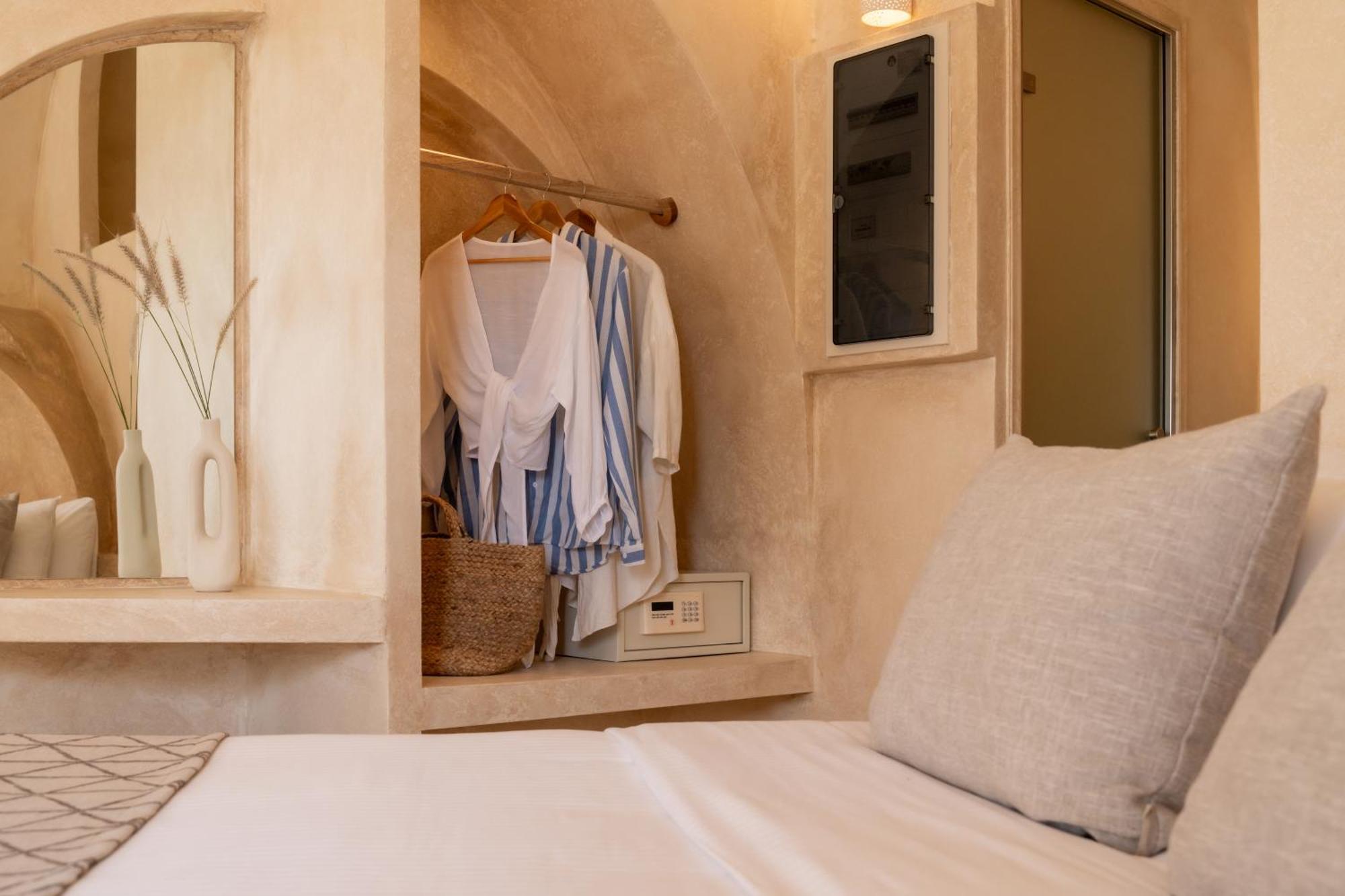Heyday Luxury Suites Perissa  Esterno foto